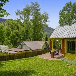 telluride summer haus yard view