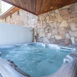 MV Slopeside Villa Hot Tub