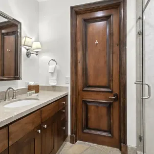 15.2 sundance lookout mountain village bathroom between guest bedroom and laundry room