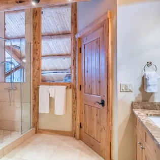 Telluride Palmyra Pines Upstairs Loft Bathroom