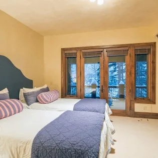 telluride prospect falls guest bedroom