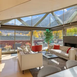 2.02 spritz house telluride penthouse living area 1