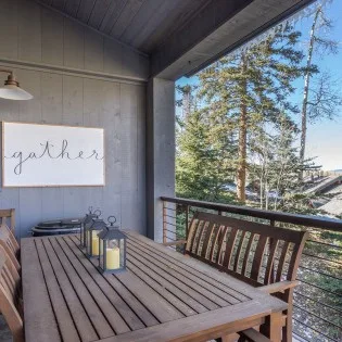 mv cassidy s hideout dining balcony