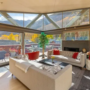 2.03 spritz house telluride penthouse living area 