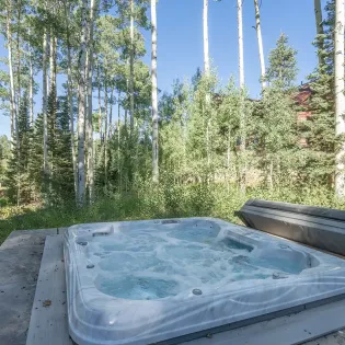 2.8 peaceful easy feeling mountain village hot tub1