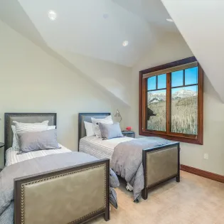 23 telluride two trails split king guest bedroom