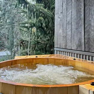 3.2 magic on main telluride hot tub2