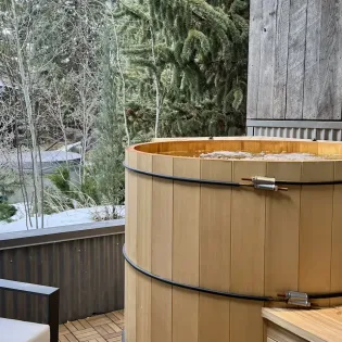 3.3 magic on main telluride hot tub1