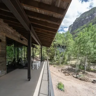 4.0 waters edge telluride living room porch deck1