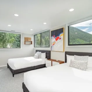 telluride lift  lodge guest bedroom