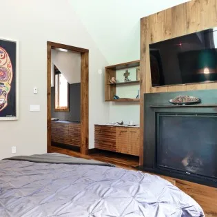 telluride parkside retreat primary bedroom