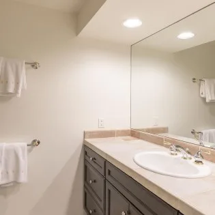 telluride rivers edge retreat guest bathroom