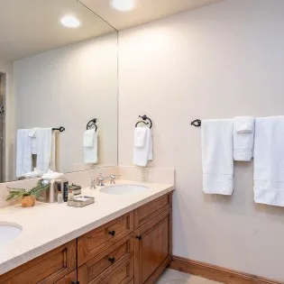 tristant  mountain village guest suite bath