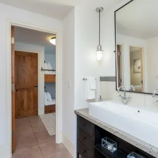 8.0 lorien telluride guest bathroom2