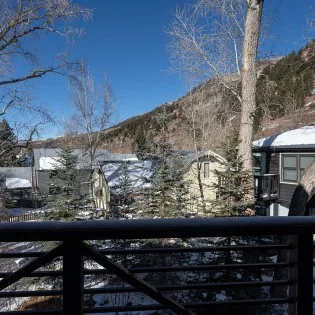 the treehouse telluride balcony