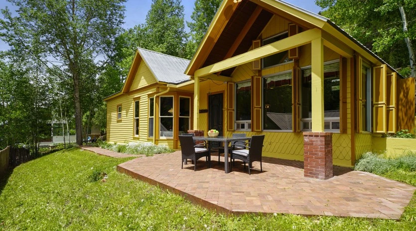 telluride summer haus exterior patio