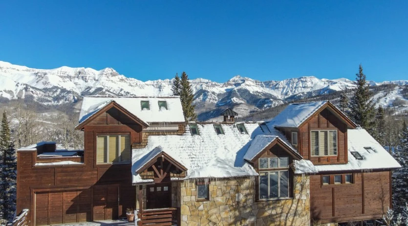 telluride polar queen winter exterior