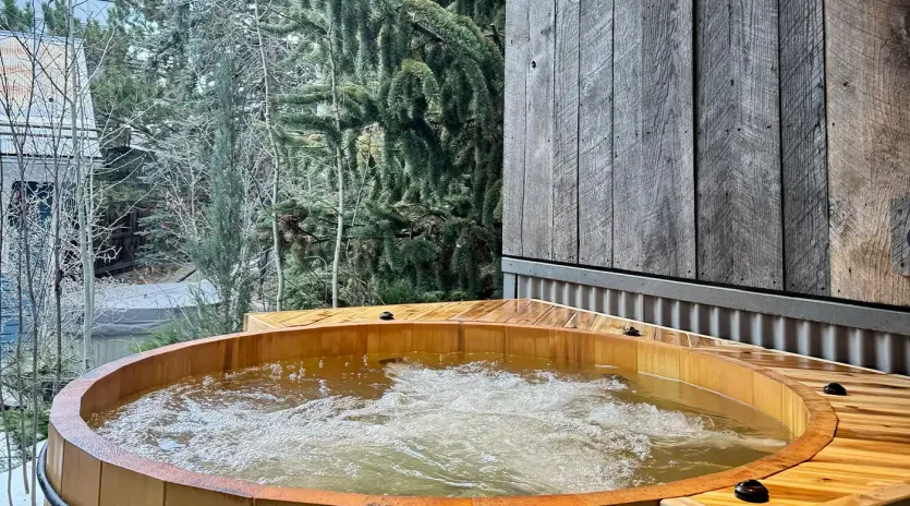 3.2 magic on main telluride hot tub2