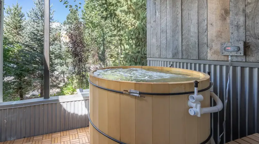 3.3 magic main telluride exterior hot tub1