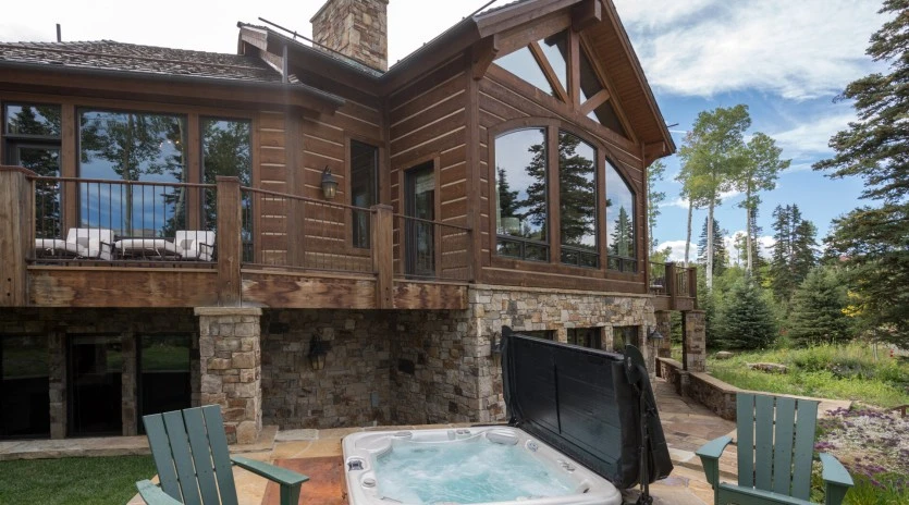 mountain village pinnacle hot tub