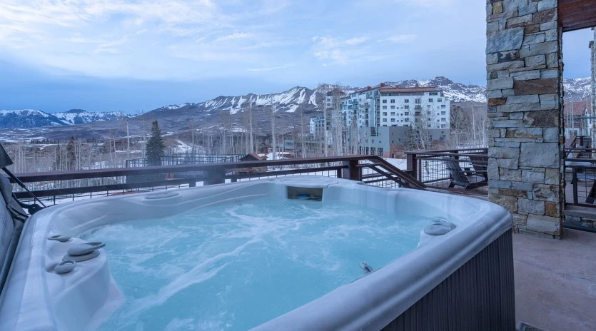 mountain village aspens at courcheval hot tub