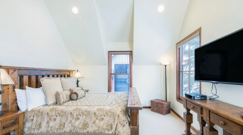 telluride bluebird day master bedroom